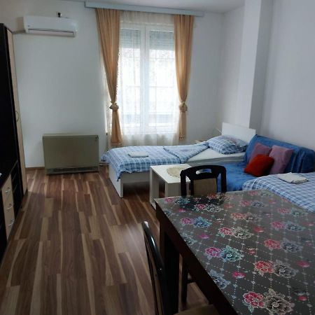 Adam' S Apartment 3 Kladovo Esterno foto