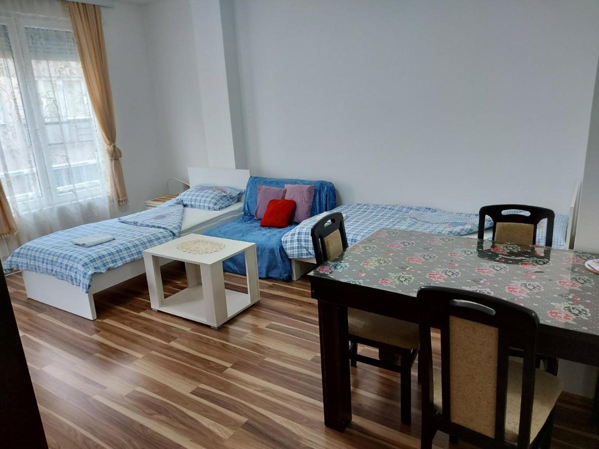 Adam' S Apartment 3 Kladovo Esterno foto